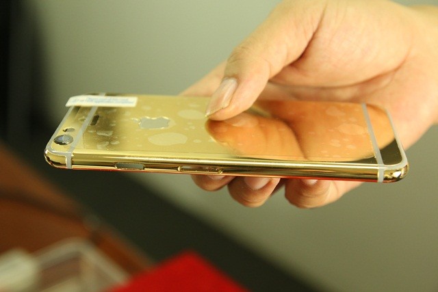 Lộ diện iPhone 6S mạ vàng, dát kim cương cực hoành tráng